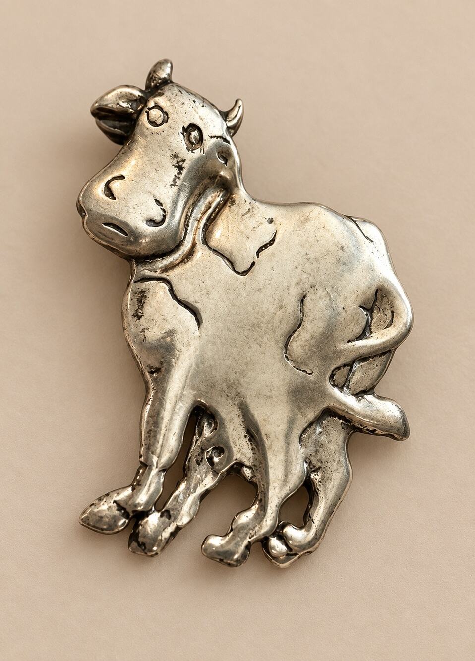 Vintage Sterling silver cow brooch pin